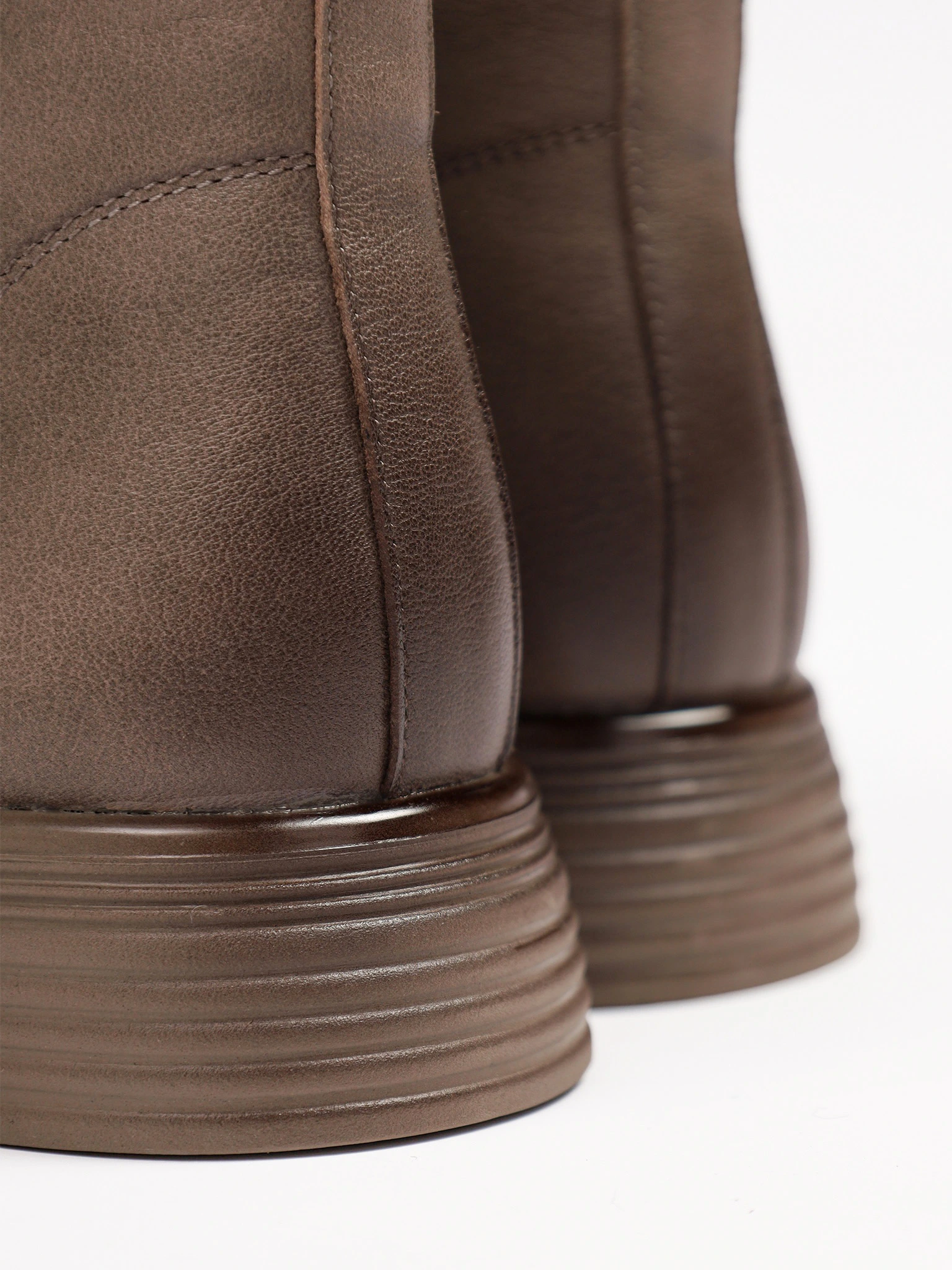 Ботинки серого цвета с декоративной молнией спереди